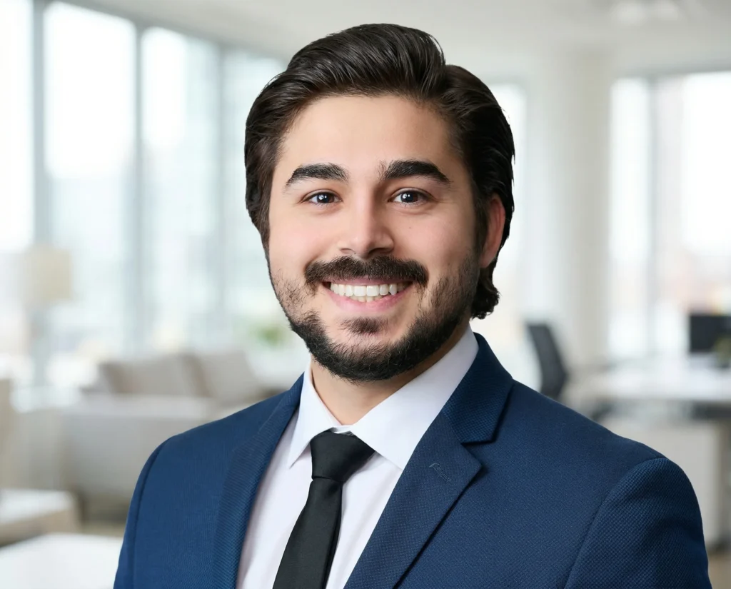3 Mario Giglio Headshot Pro (4)